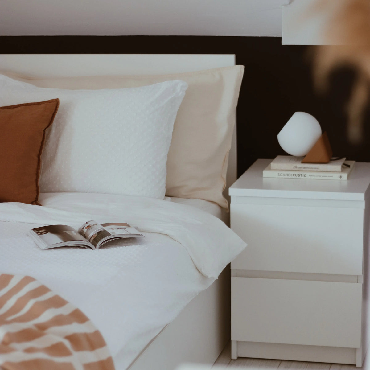 Minimalist Scandic Table Lamp - Unique Modern Design