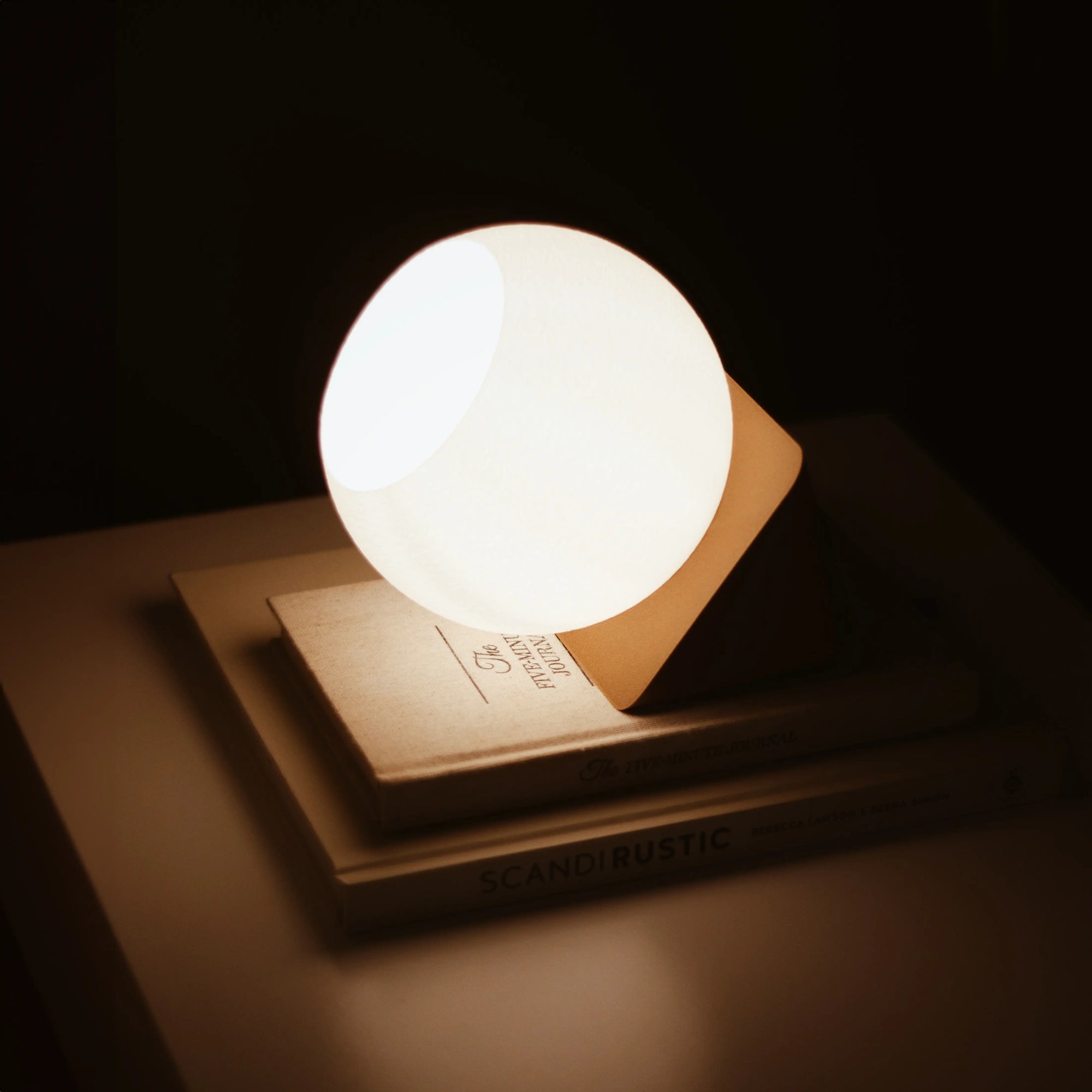 Minimalistische Scandic-Tischlampe – einzigartiges modernes Design