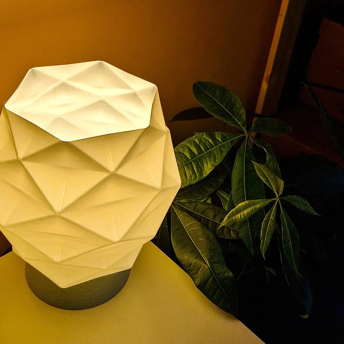 Moderne Tischlampe Tetragono – minimalistische Schreibtisch-/Nachttischlampe
